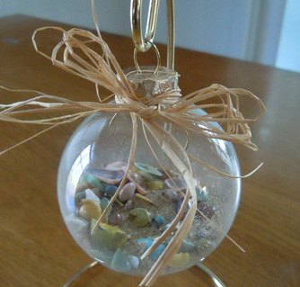 how to make a sea shell Christmas ornament with raffia
